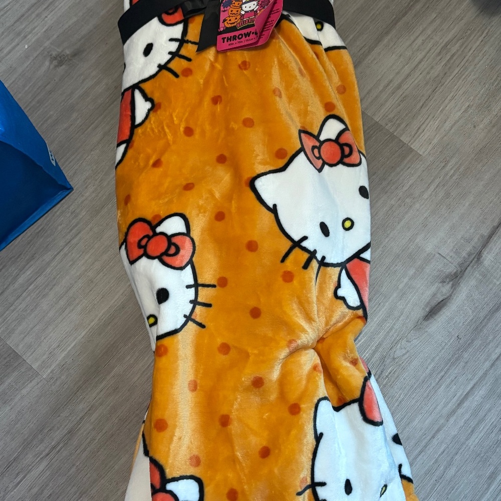 Hello Kitty super soft large Halloween throw blanket oversized polka dots